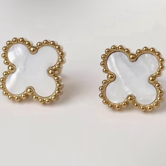 White Clover Stud Earrings - Picture 4 of 6